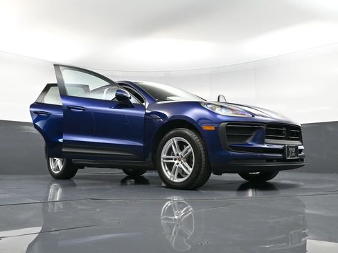 Certified 2023 Porsche Macan Turbo AWD/4WD image 36