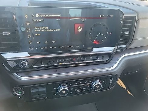 Certified 2025 GMC Sierra 1500 SLT image 16