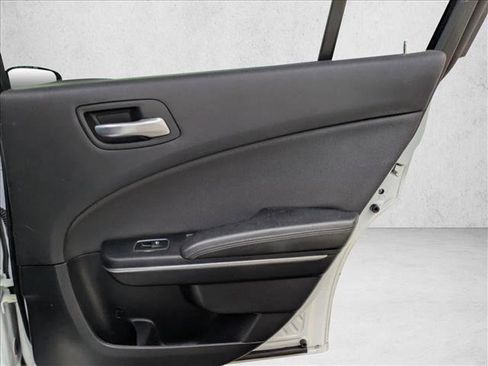 Used 2018 Dodge Charger SXT image 29