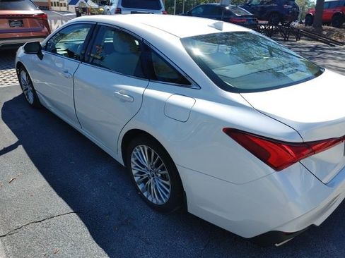 Used 2019 Toyota Avalon Limited image 14