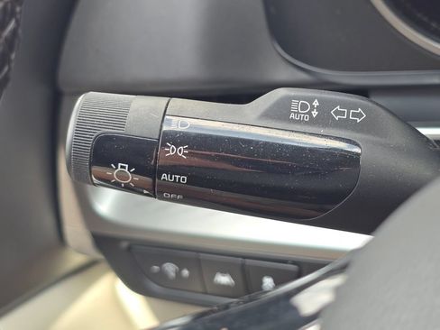 Used 2024 Kia Carnival LX FWD image 24