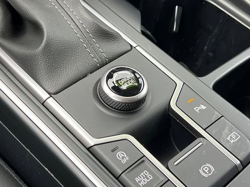 Certified 2025 Kia Sorento S image 33