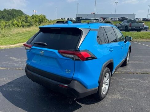 Used 2019 Toyota RAV4 XLE w/ Convenience Package AWD/4WD image 3