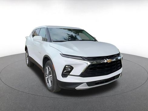 Used 2026 Chevrolet Blazer LT FWD image 3