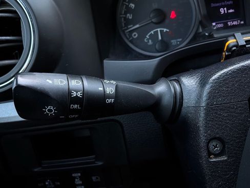 Used 2018 Toyota Tacoma TRD Off-Road AWD/4WD image 43