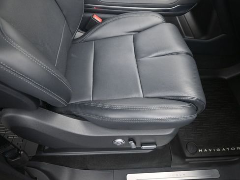 Used 2025 Lincoln Navigator Reserve AWD/4WD image 40