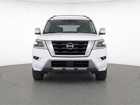 Used 2022 Nissan Armada Platinum w/ Captain's Chairs Package RWD image 2