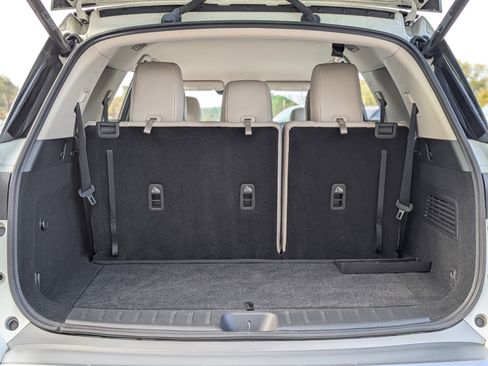 Used 2022 Nissan Pathfinder SL w/ Lighting Package (N92) image 19