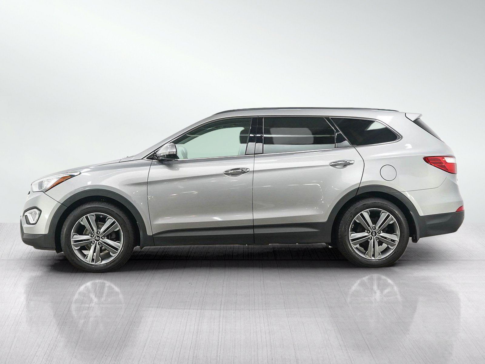 Used 2016 Hyundai Santa Fe SE w/ Option Group 03 AWD/4WD image 2