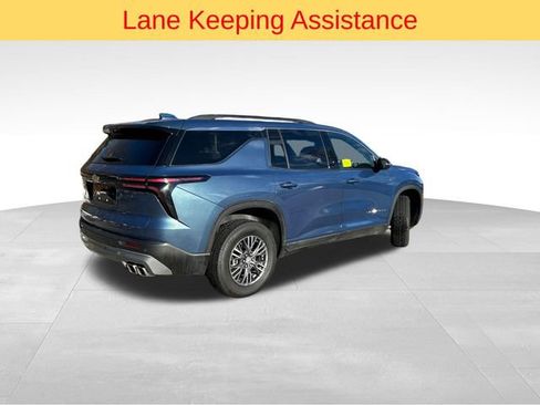 Used 2025 Chevrolet Traverse LT image 7