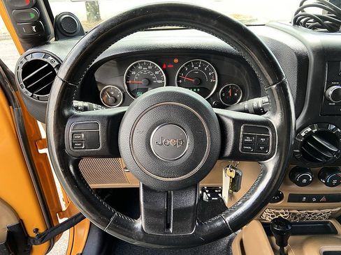 Used 2012 Jeep Wrangler Unlimited Sahara AWD/4WD image 12