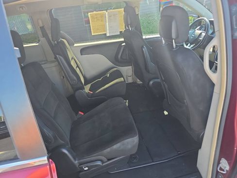 Used 2017 Dodge Grand Caravan Crew FWD image 13