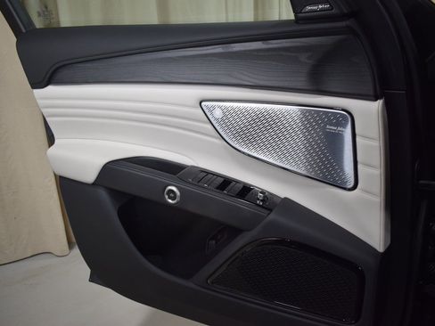 Certified 2024 Maserati Grecale GT image 36