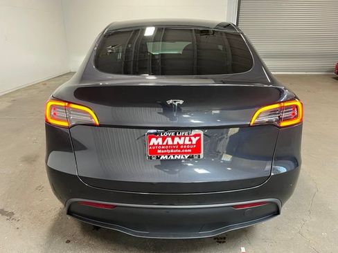 Used 2024 Tesla Model Y Long Range RWD image 4
