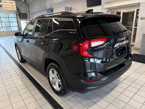 Used 2024 GMC Terrain SLE w/ Driver Convenience Package image 5