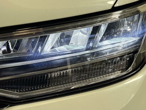 Used 2023 Volkswagen Tiguan SE FWD image 12
