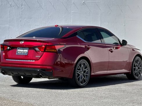 Used 2023 Nissan Altima 2.0 SR FWD image 3