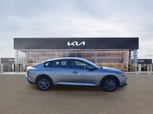 New 2025 Kia K4 FWD image 2