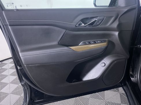 Certified 2023 GMC Acadia SLE w/ Driver Convenience Package image 11