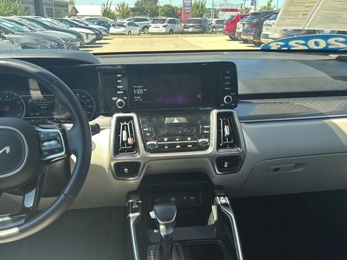 Used 2023 Kia Sorento S FWD image 7