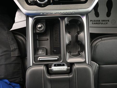 Used 2025 Ford Expedition Platinum image 34