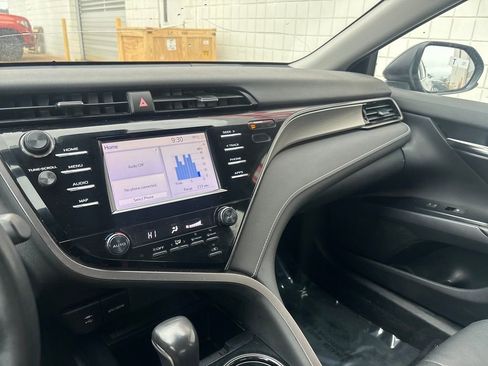 Used 2019 Toyota Camry SE image 14