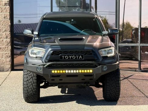 Used 2016 Toyota Tacoma TRD Sport image 19