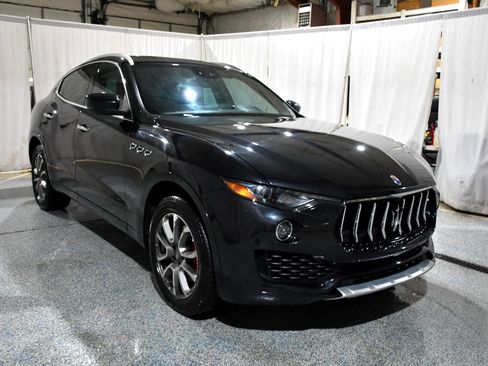 Used 2017 Maserati Levante w/ Luxury Package image 3