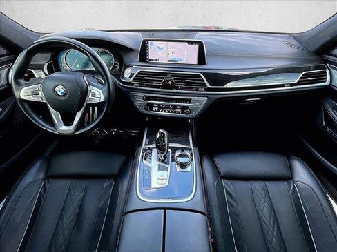 Used 2017 BMW 750i RWD image 16