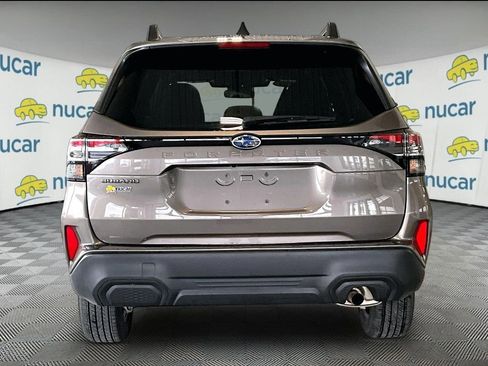 Used 2025 Subaru Forester Premium image 5