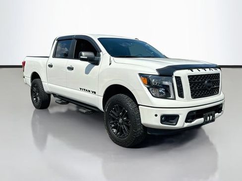 Used 2019 Nissan Titan SV w/ SV Convenience Package AWD/4WD image 3