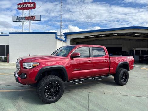 Used 2017 Toyota Tacoma TRD Off-Road image 1