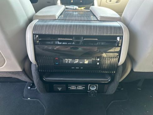 Used 2024 Jeep Wagoneer L Series II w/ Flexible Seating Group image 25
