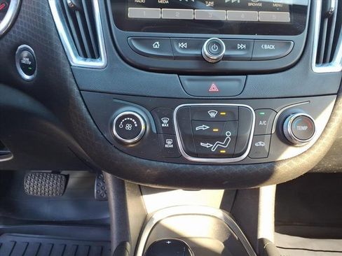 Used 2018 Chevrolet Malibu LT image 13