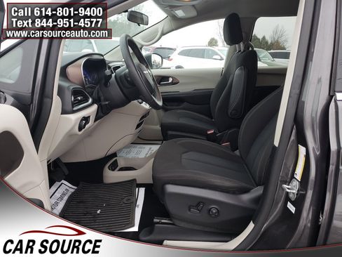 Used 2021 Chrysler Voyager L image 14