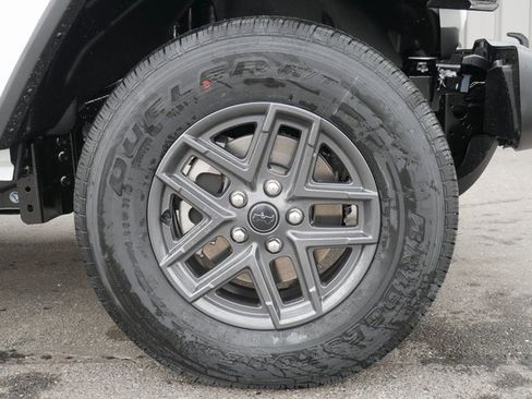 Used 2024 Jeep Gladiator Sport image 14