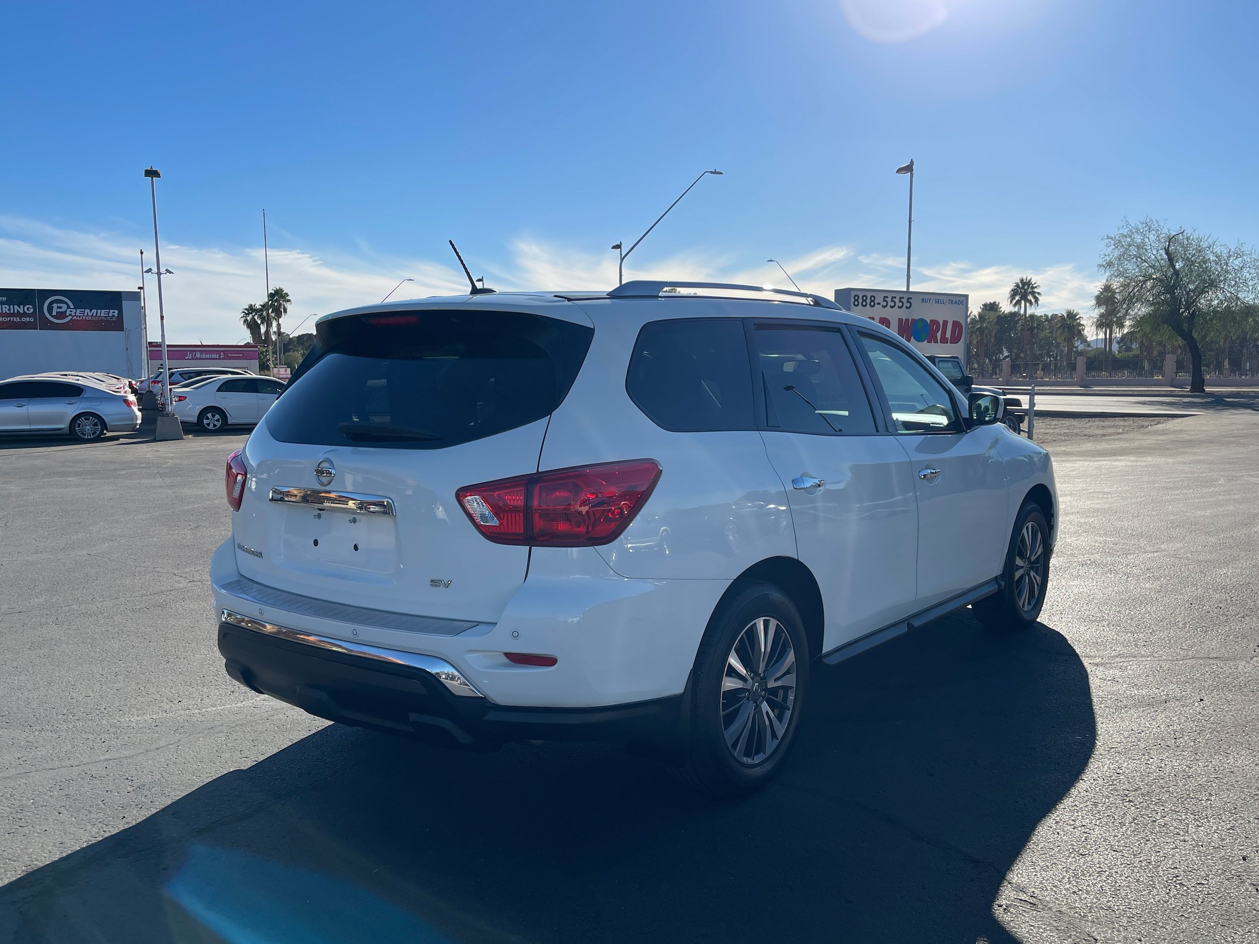 Used 2018 Nissan Pathfinder SV FWD image 5