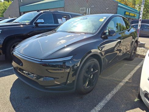 Used 2026 Tesla Model Y AWD image 2