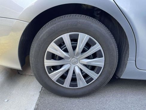 Used 2023 Toyota Camry LE image 5