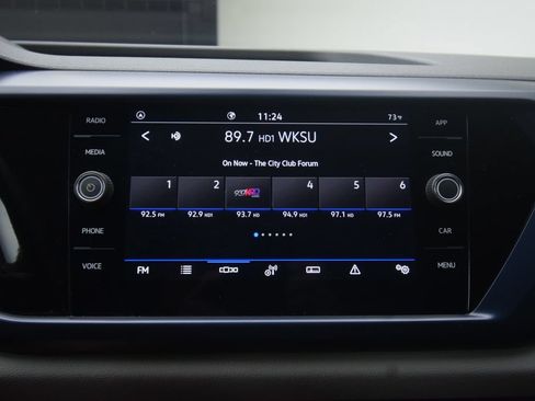 Used 2022 Volkswagen Taos SE FWD image 15