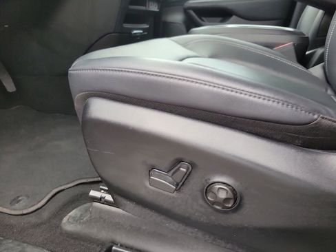 Used 2025 Chrysler Pacifica Select image 13