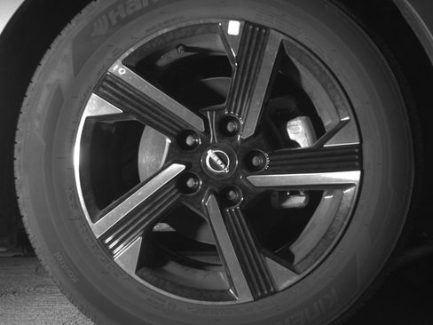 Used 2025 Nissan Sentra SV FWD image 12