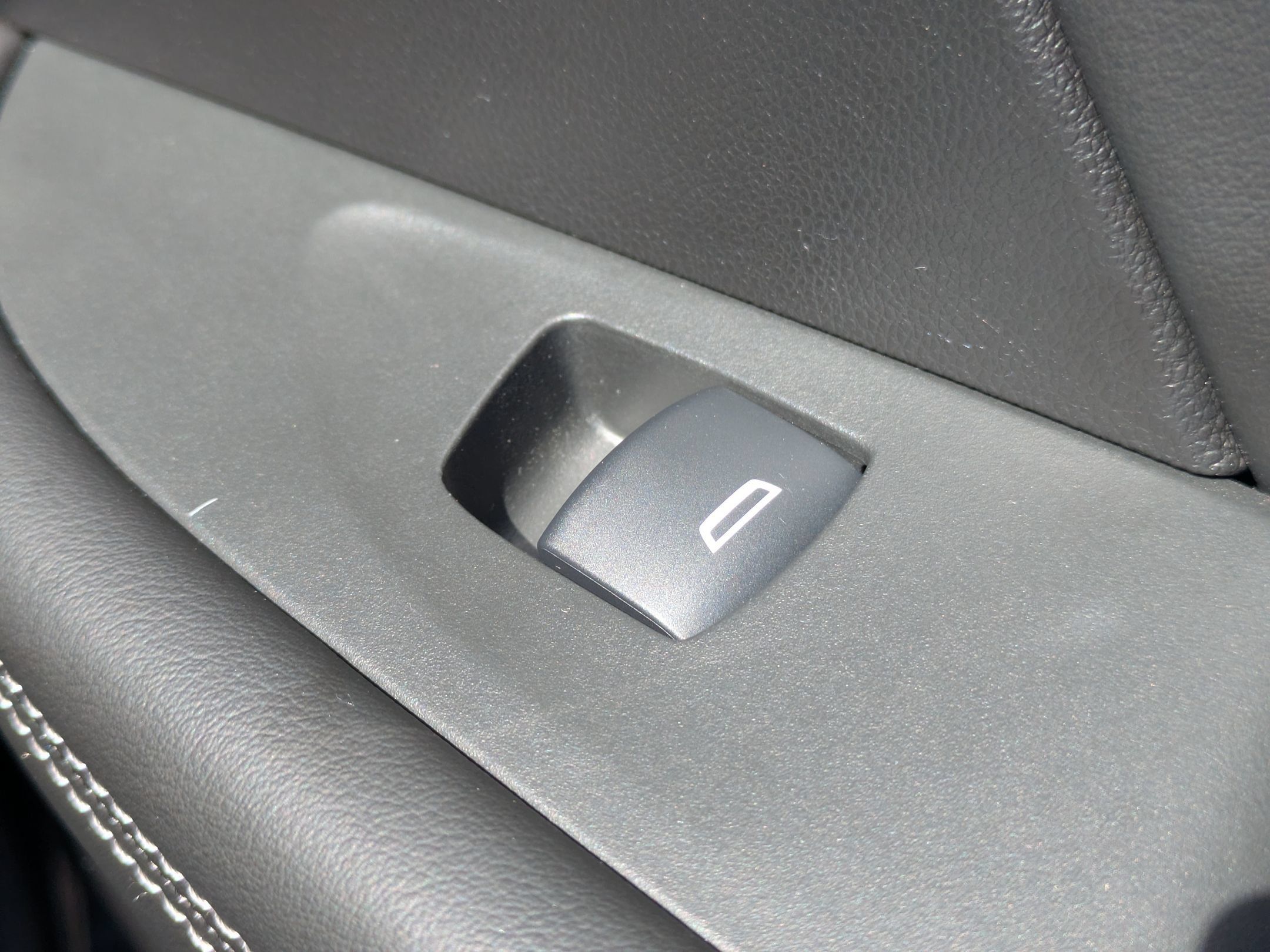 Used 2023 Buick Envision Essence w/ Technology Package I AWD/4WD image 37