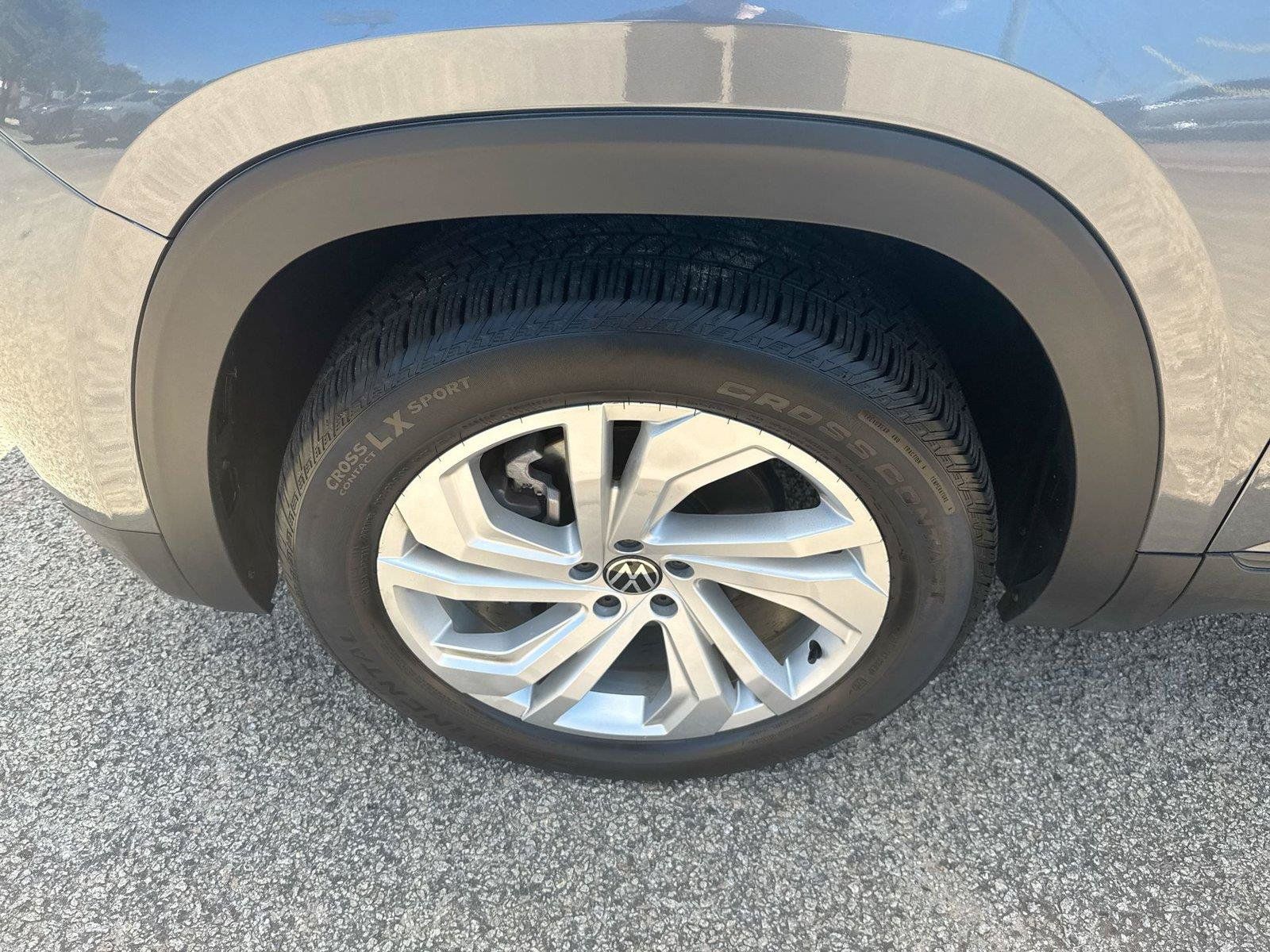 Used 2021 Volkswagen Atlas SE w/ Towing Package FWD image 25