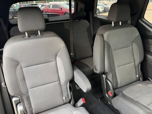 Used 2023 Chevrolet Traverse LT FWD image 41