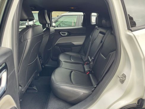 Used 2025 Jeep Compass Limited image 27