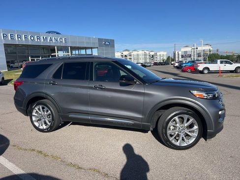 Used 2023 Ford Explorer Platinum w/ Technology Package AWD/4WD image 3