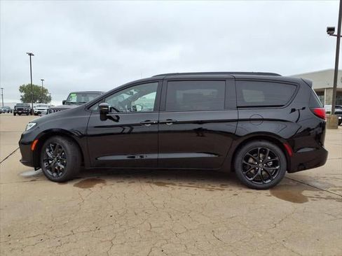 New 2026 Chrysler Pacifica Limited w/ S Appearance Package image 54