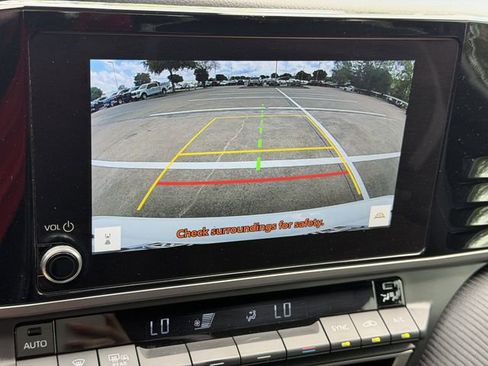 Used 2025 Toyota Camry SE w/ Convenience Package image 18