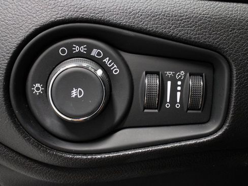 Used 2020 Jeep Renegade Limited w/ LED Lighting Group AWD/4WD image 28